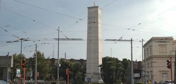 Secondigliano Obelisco caduti