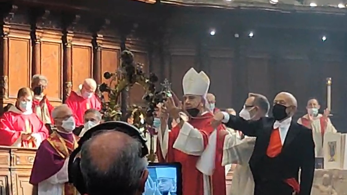 San Gennaro ha fatto il miracolo: il sangue si è sciolto