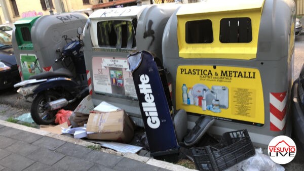 tasse napoli spazzatura