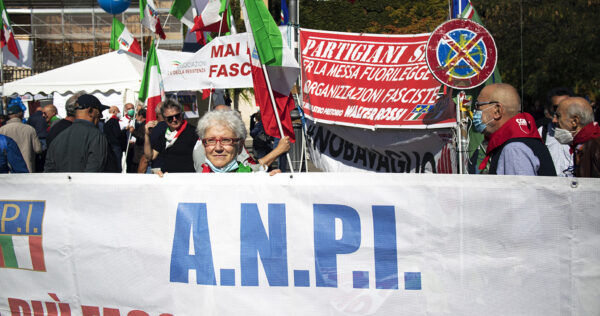 "Mai più fascismi"
