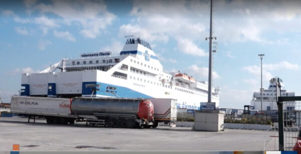 focolaio traghetto napoli