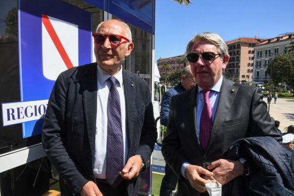 Il Commissario Santi Giuffrè con l'assessore Mario Morcone