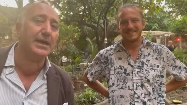 elliott galles napoli lingua