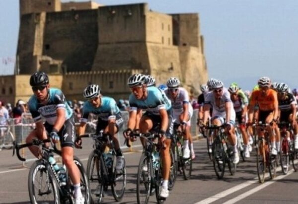 Scuole chiuse per il passaggio del Giro d'Italia a Napoli