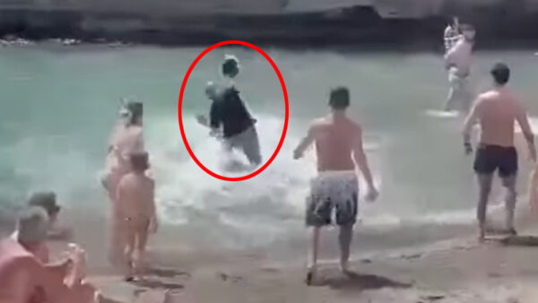 spiaggia delle monache aggressione casco