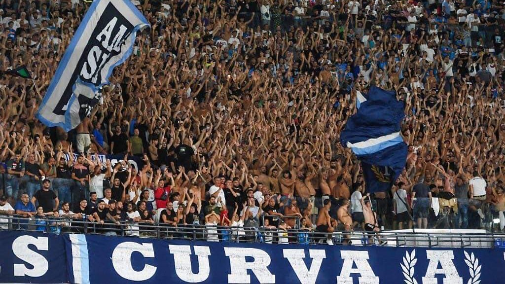 Scempio Napoli, monta la protesta Ultras allo stadio Maradona: "Giocate senza la maglia"