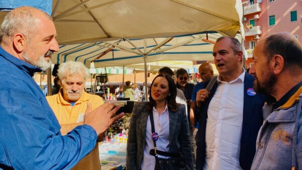 luigi de magistris mercato antignano 2 (1)