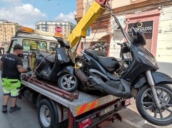 veicoli abbandonati napoli