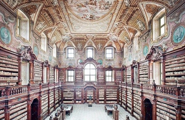Biblioteca Girolamini di Napoli
