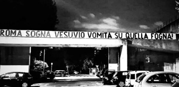 Roma striscioni Napoli