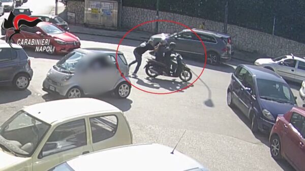 video rapina afragola carabiniere
