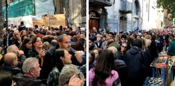 folla napoli turisti