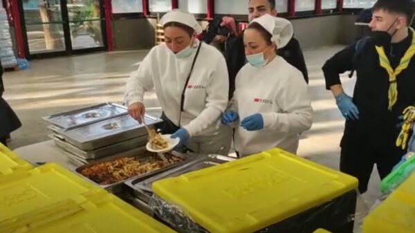 napoli pranzo natale poveri