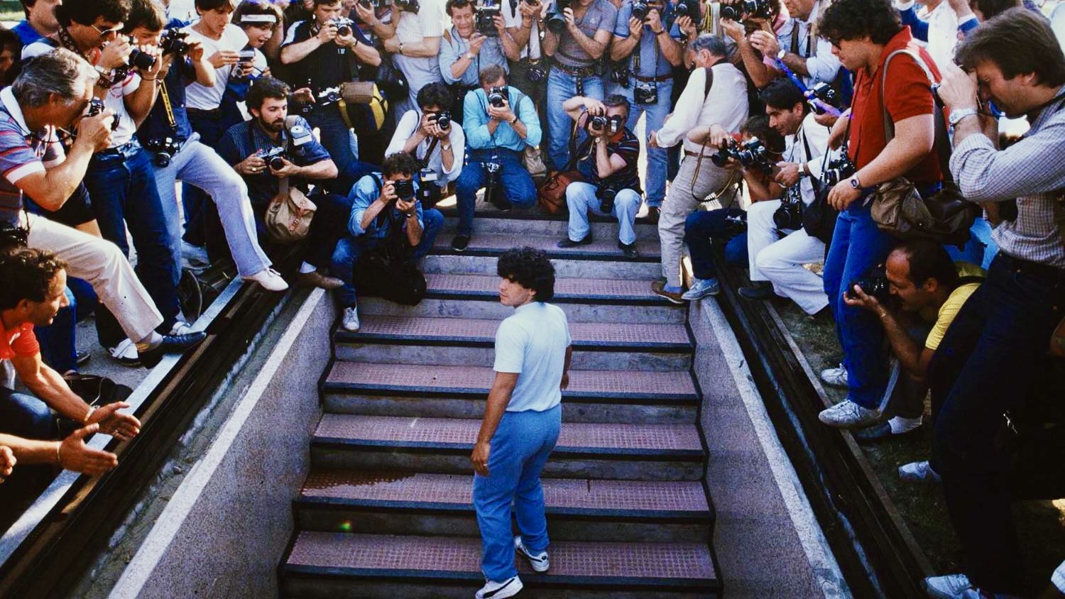 Maradona presentazione san paolo (1)