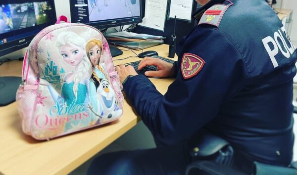 zainetto pupazzo bambina napoli