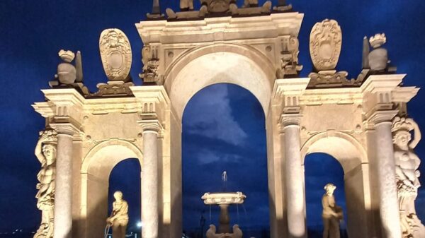 fontana gigante napoli
