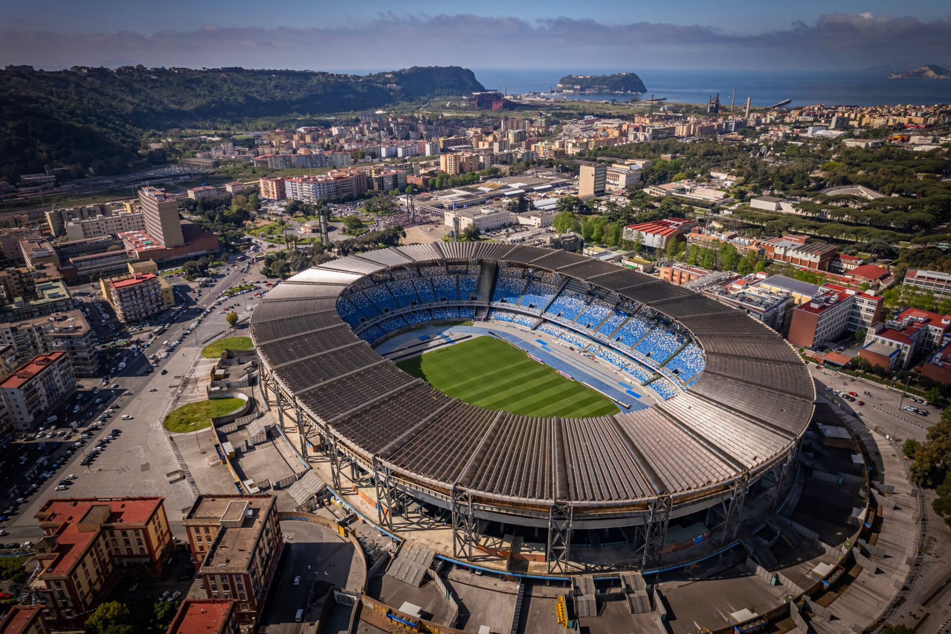 Scontri tra tifosi di Napoli e Union Berlino all'esterno dello stadio Maradona