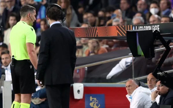Milan-Napoli, l'arbitro è Kovacs: due precedenti con gli azzurri