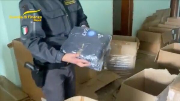 Merce contraffatta SSC Napoli: maxi-sequestro della Guardia di Finanza a San Giuseppe Vesuviano
