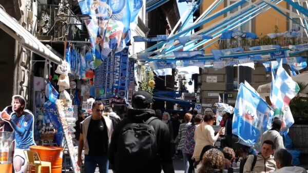 Il Giornale gufa il Napoli mentre le strade della città si vestono a festa per lo Scudetto