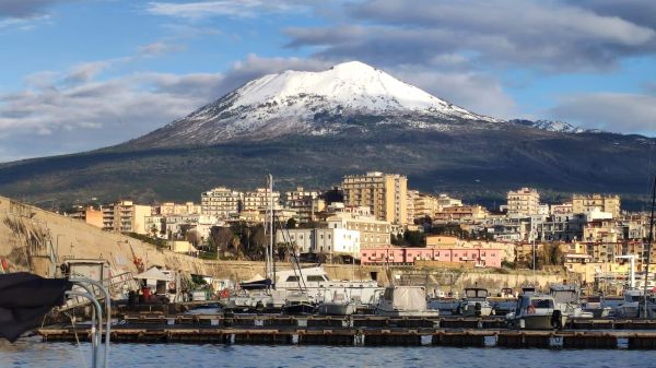 neve sul vesuvio