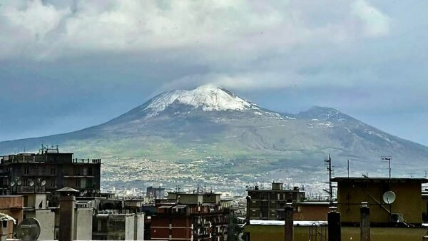 neve vesuvio 14 aprile 2023 (1)
