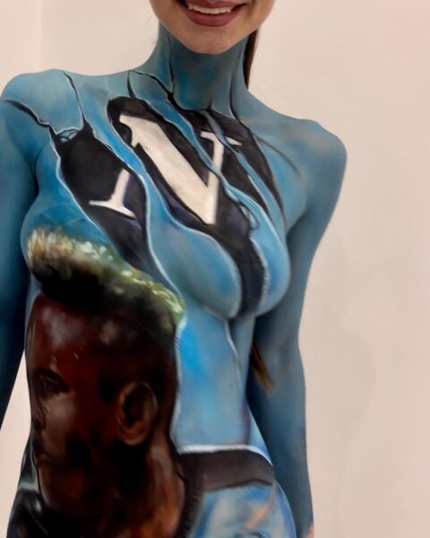 Il bomber Victor Osimhen ritratto nel Bodypaint di Veronica Bottigliero