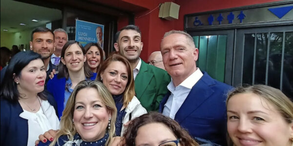 elly schlein luigi mennella torre del greco