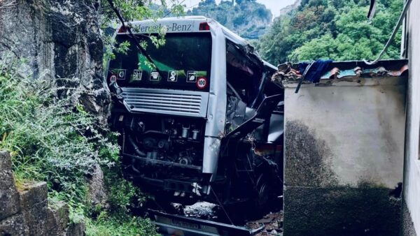 bus ravello morto autista