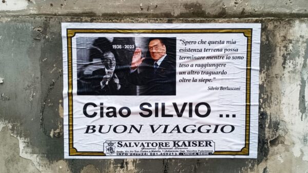 manifesti striscioni berlusconi napoli