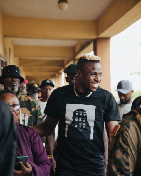 Victor Osimhen a Lagos tra la sua gente Victor Osimhen a Lagos tra la sua gente