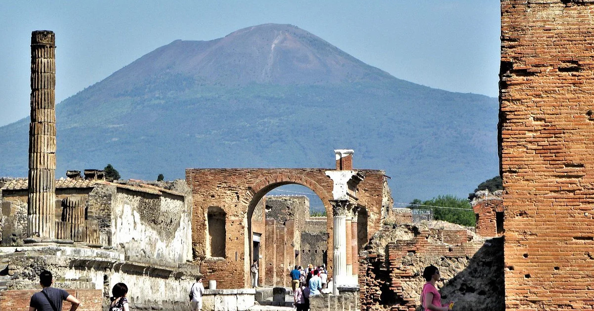 turisti napoli campania pompei pasqua pasquetta