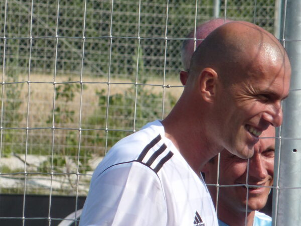 Zinedine Zidane nuovo allenatore del Napoli, la suggestione di De Laurentiis