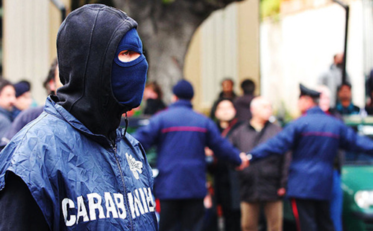 Maxi operazione dei Carabinieri ad Acerra: 18 arresti ed un divieto di dimora, sgominati due clan alleati