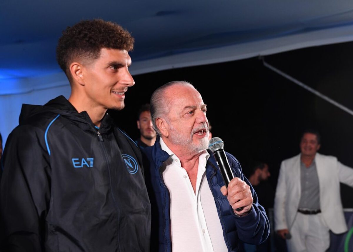Il presidente della Società Sportiva Calcio Napoli ha annunciato nel corso della presentazione della squadra a Dimaro il rinnovo a vita per il capitano Giovanni Di Lorenzo