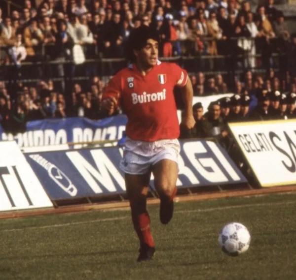 La maglia rossa del Napoli stagione 1987/1988