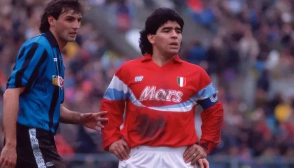 La maglia rossa del Napoli 1990/1991