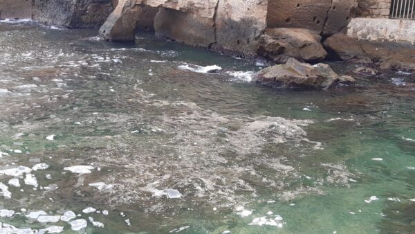 mare napoli divieto balneazione