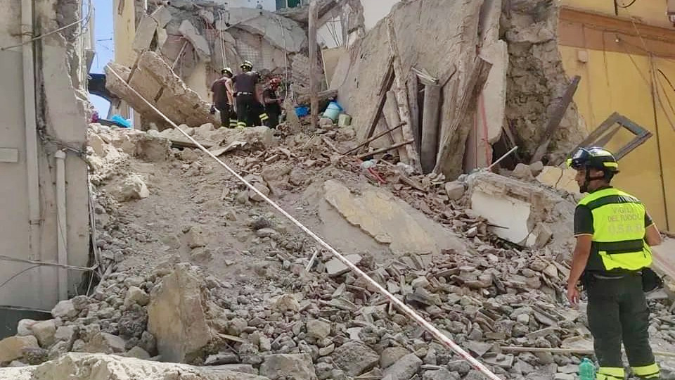 palazzo crollato torre del greco