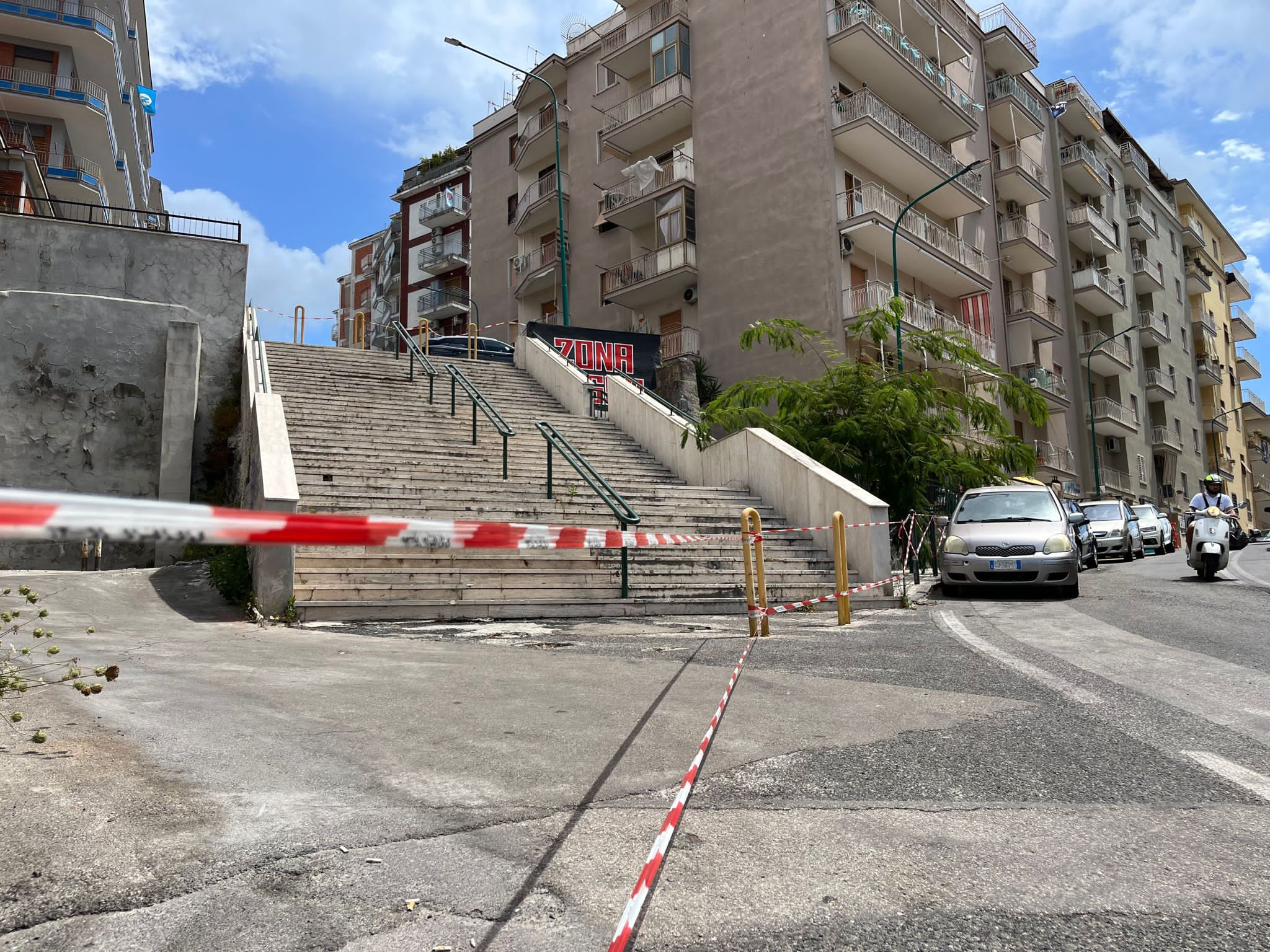 La palazzina evacuata in via del Corallo a Torre del Greco