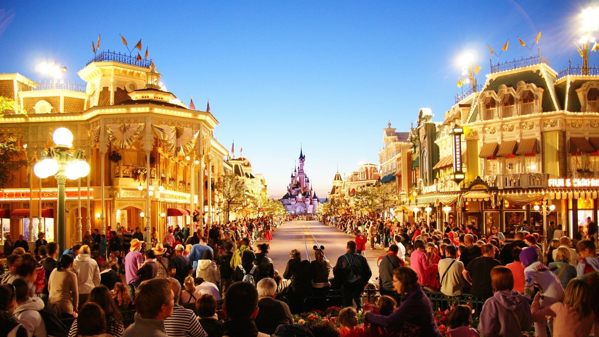 disneyland paris assume lavoro napoli