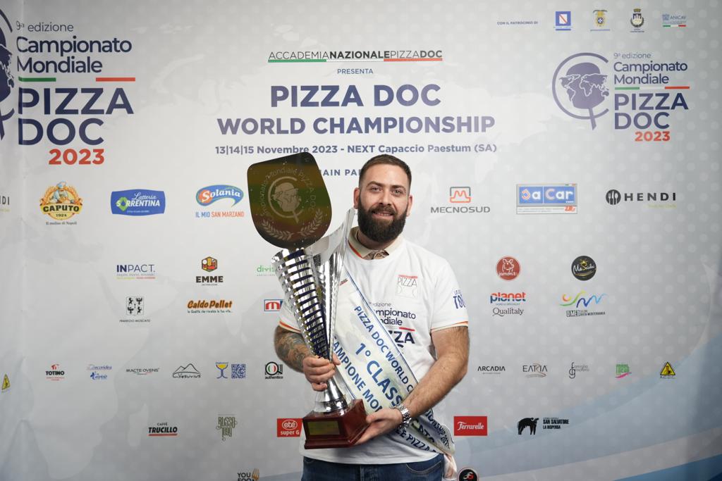 Stefano De Martino è il Campione del Mondo Pizza DOC 2024