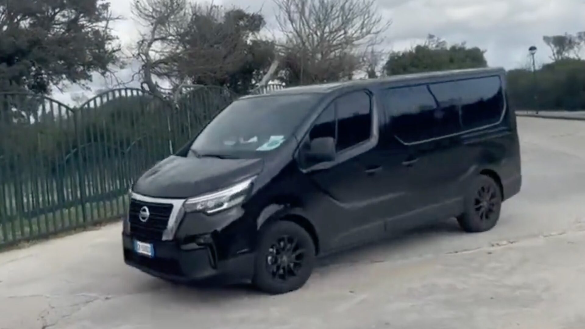 VIDEO/ L'arrivo di Walter Mazzarri al centro sportivo di Castel Volturno