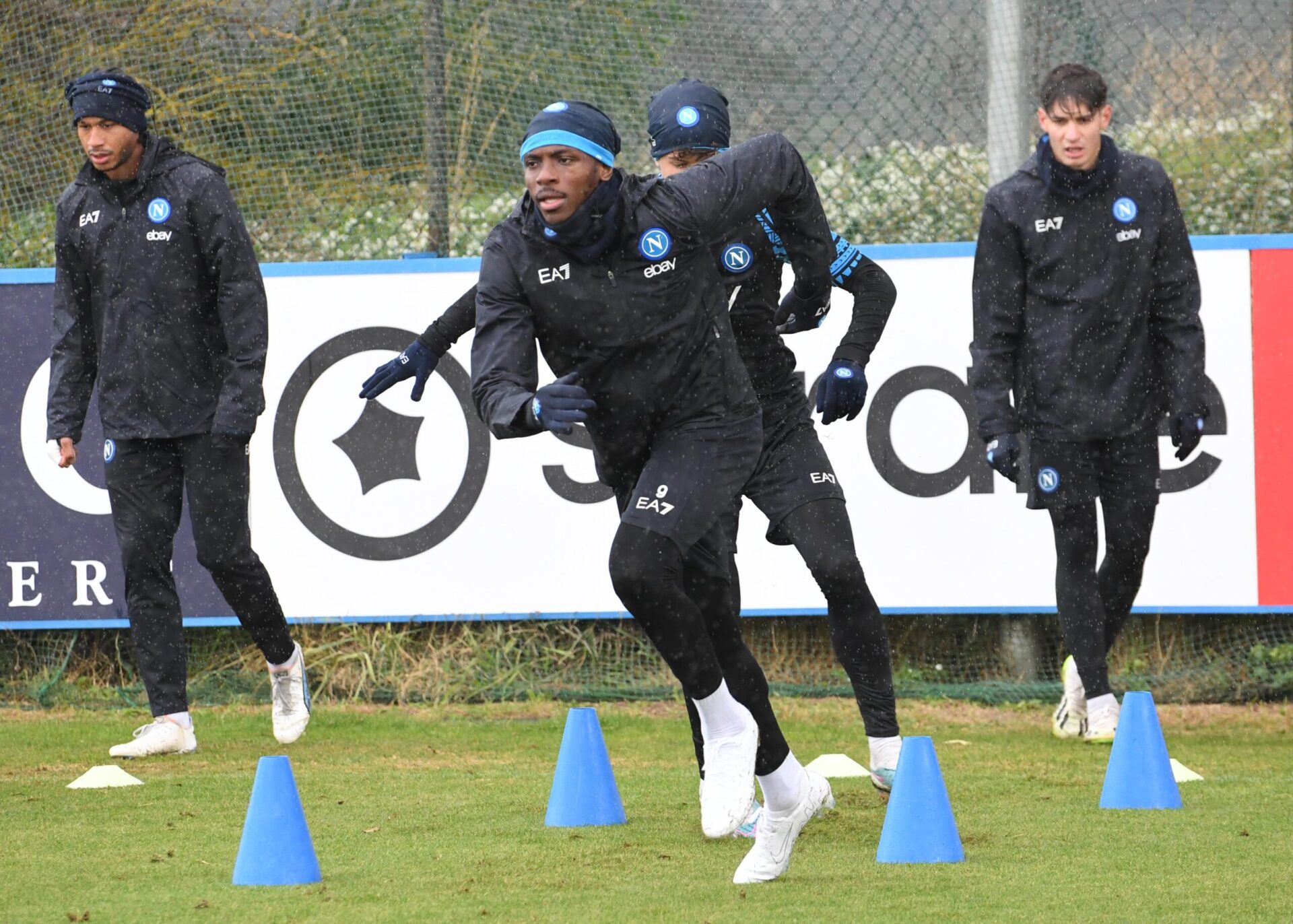 Osimhen corre verso Madrid, allenamento mattutino a Castel Volturno