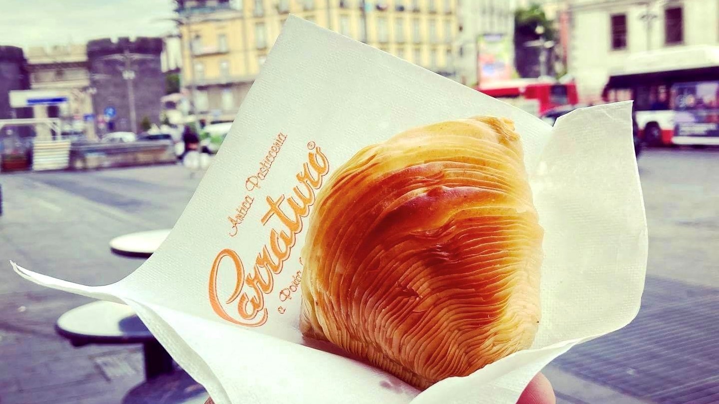 sfogliatelle gratis ricicla bottiglie plastica bacoli