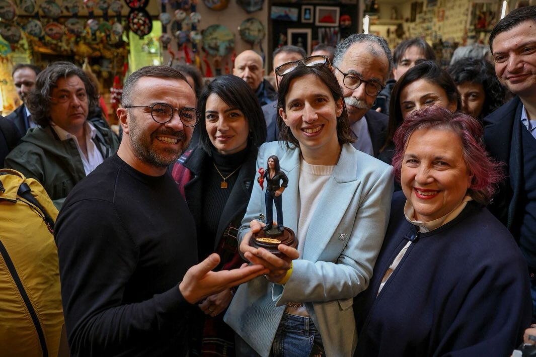 Elly Schlein a San Gregorio Armeno