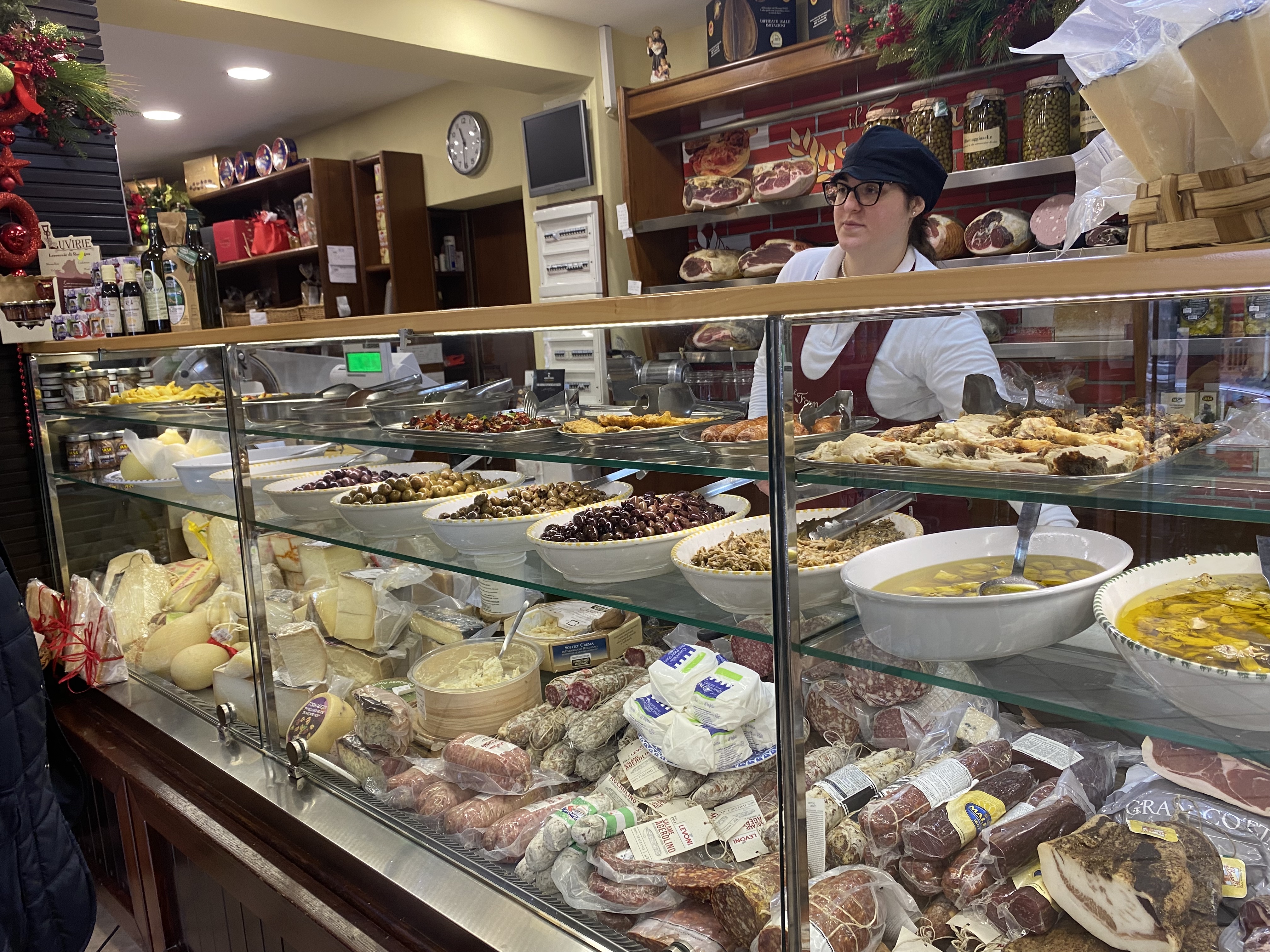 Il banco salumi e gastronomia Il banco salumi e gastronomia