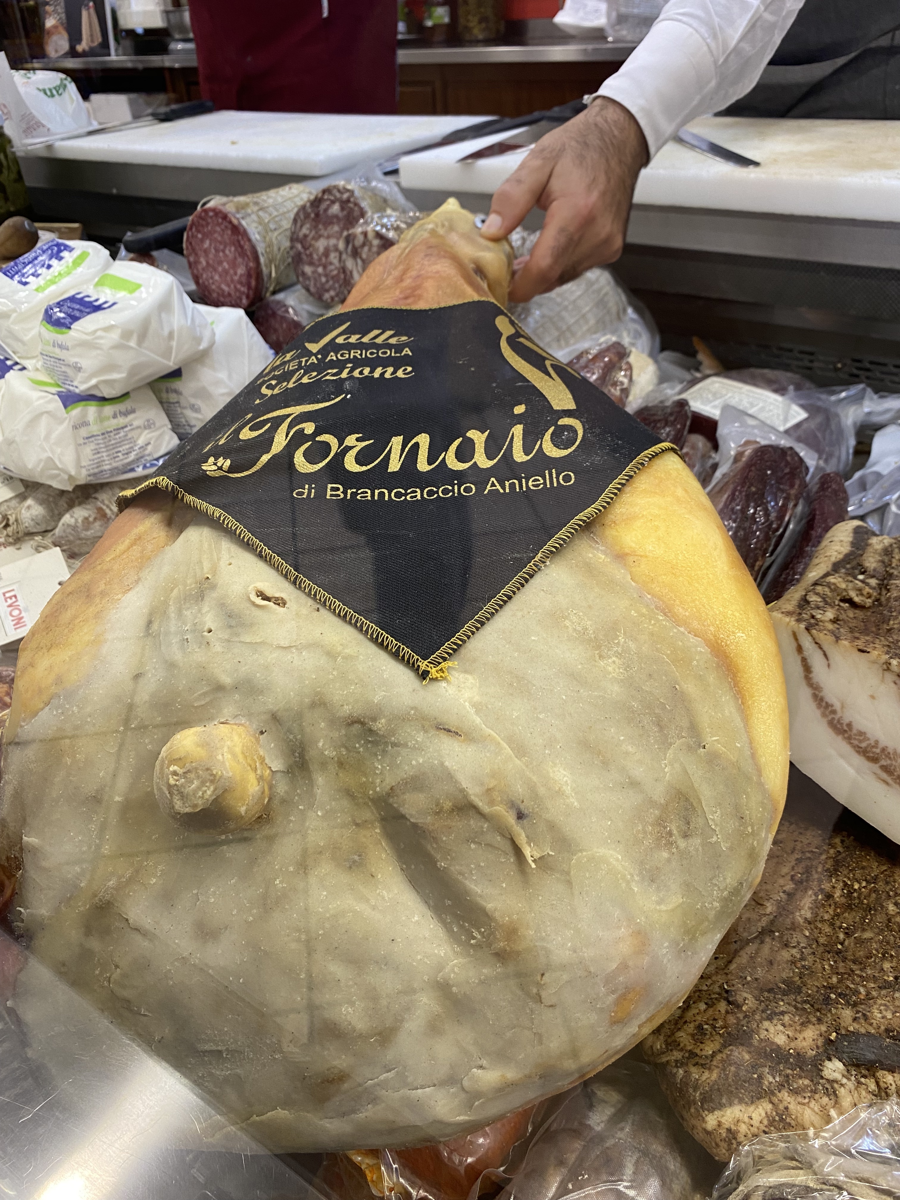 Il prosciutto crudo Il prosciutto crudo