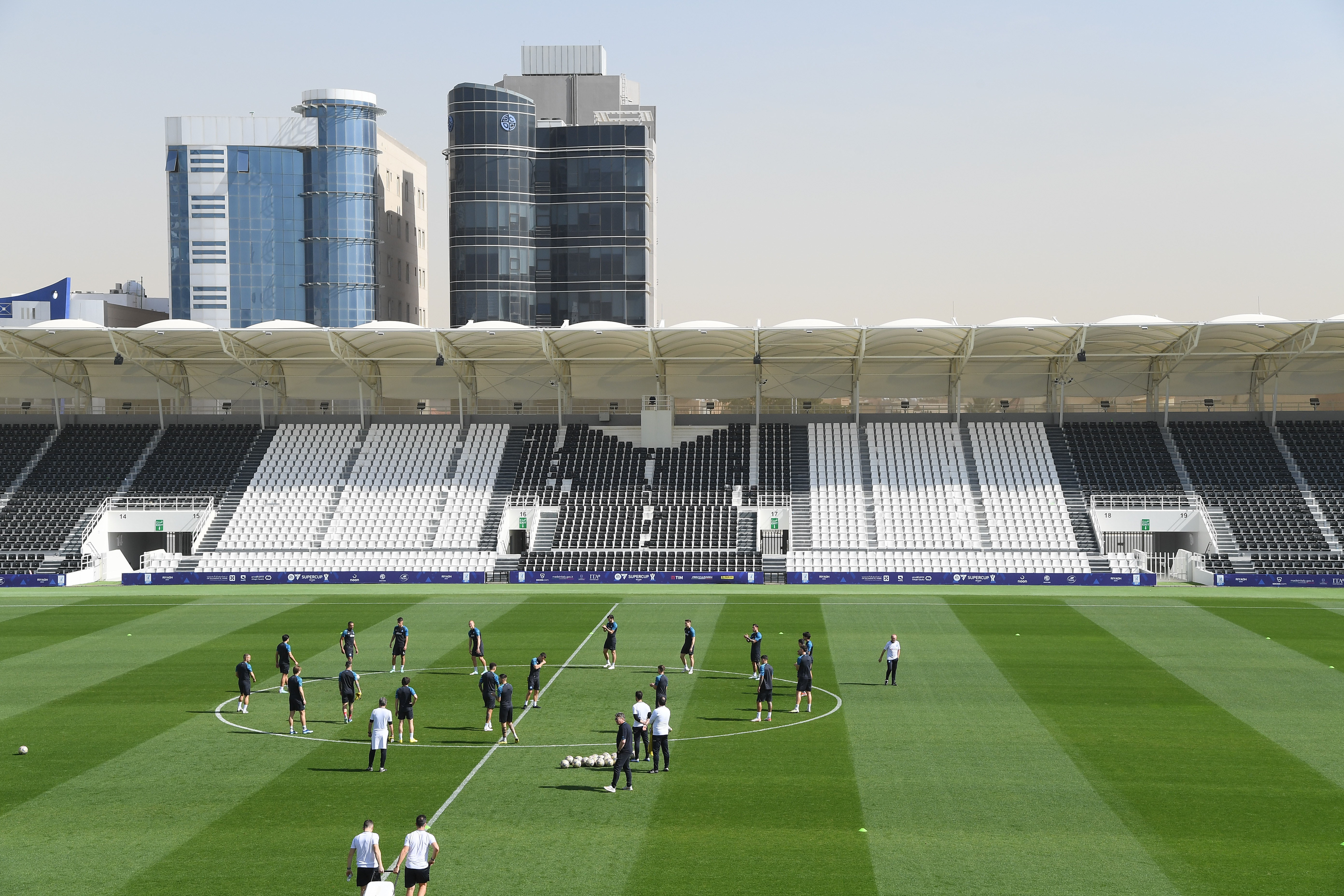 La squadra si è allenata nella struttura che ospita lo Shabab Club La squadra si è allenata nella struttura che ospita lo Shabab Club