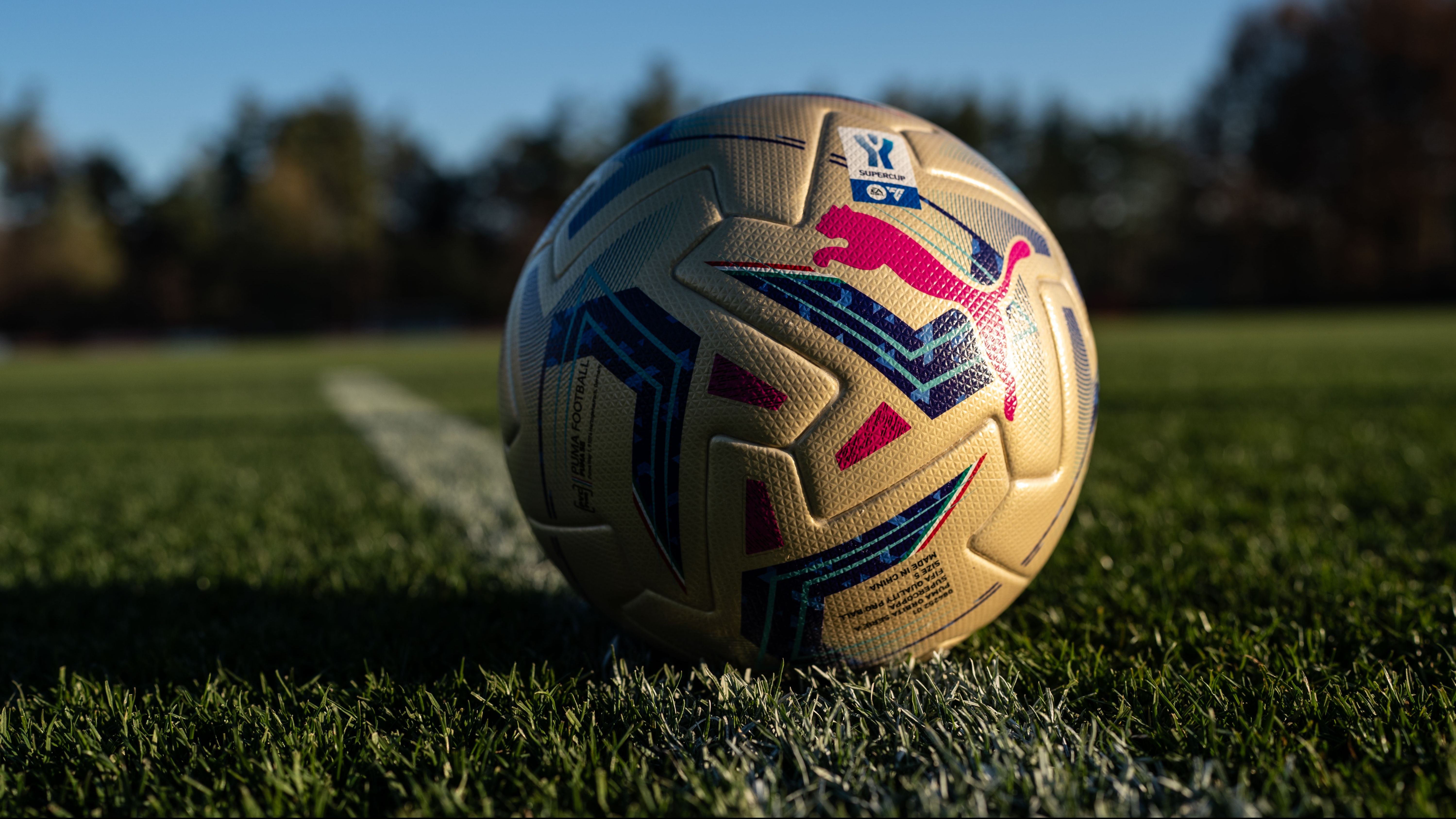 Il pallone Orbita che verrà usato in Napoli-Fiorentina di Supercoppa Italiana